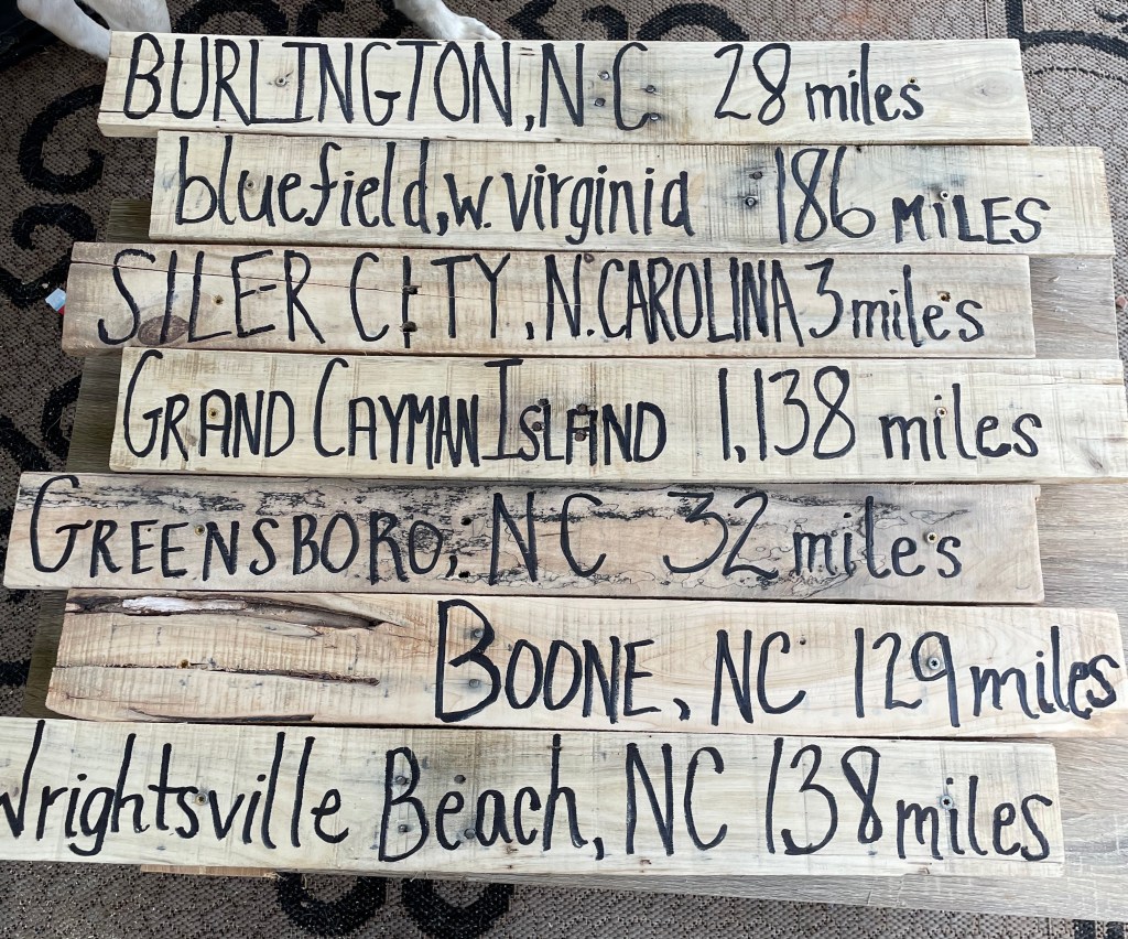 Pallet projects: directional&nbsp;sign